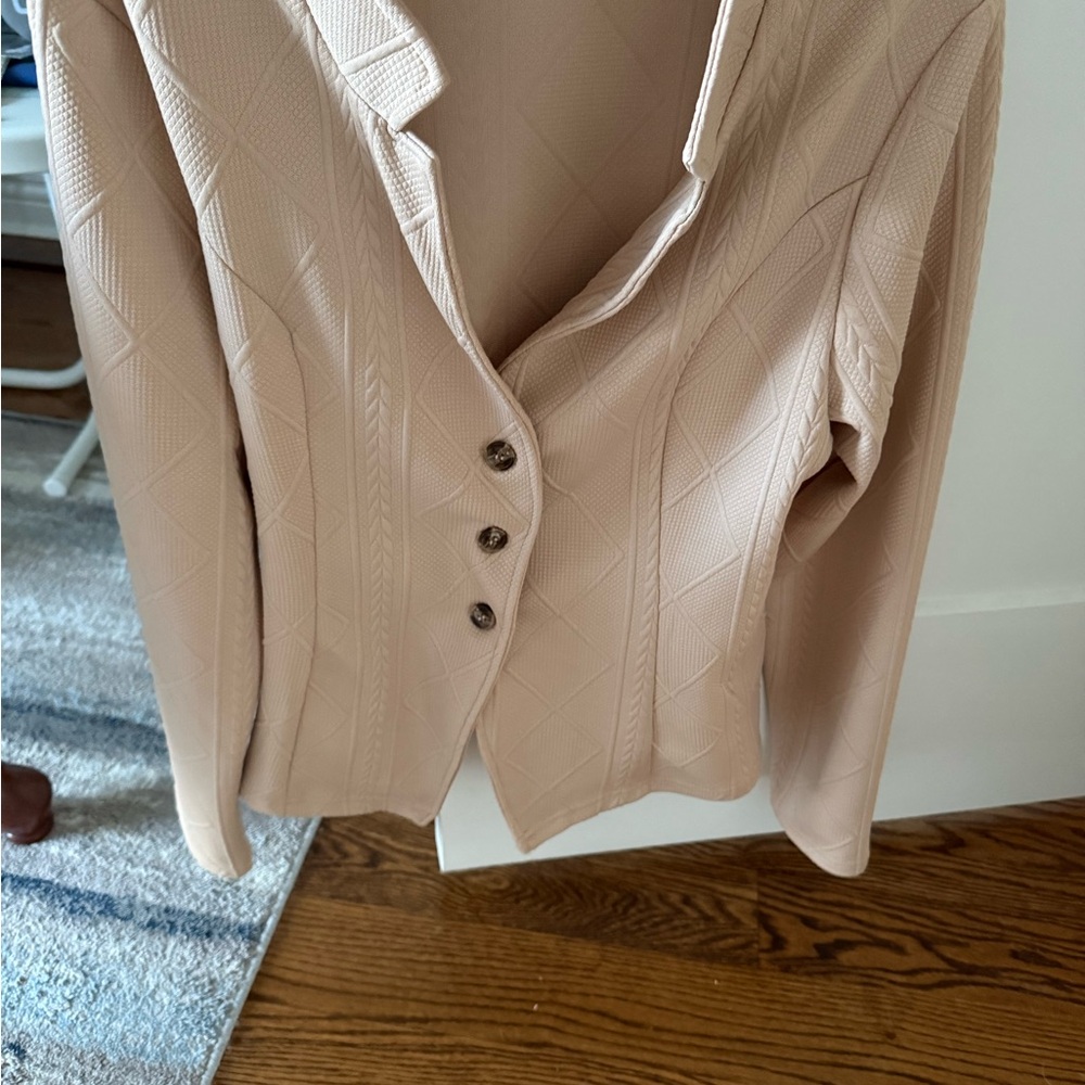 Chic Women's Cream Blazer